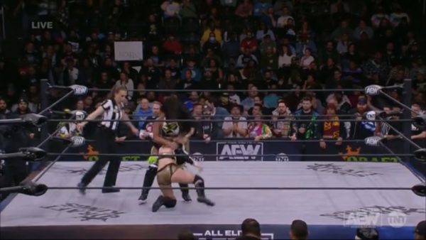 Athena vs Madison Rayne en AEW Rampage 18 de noviembre 2022