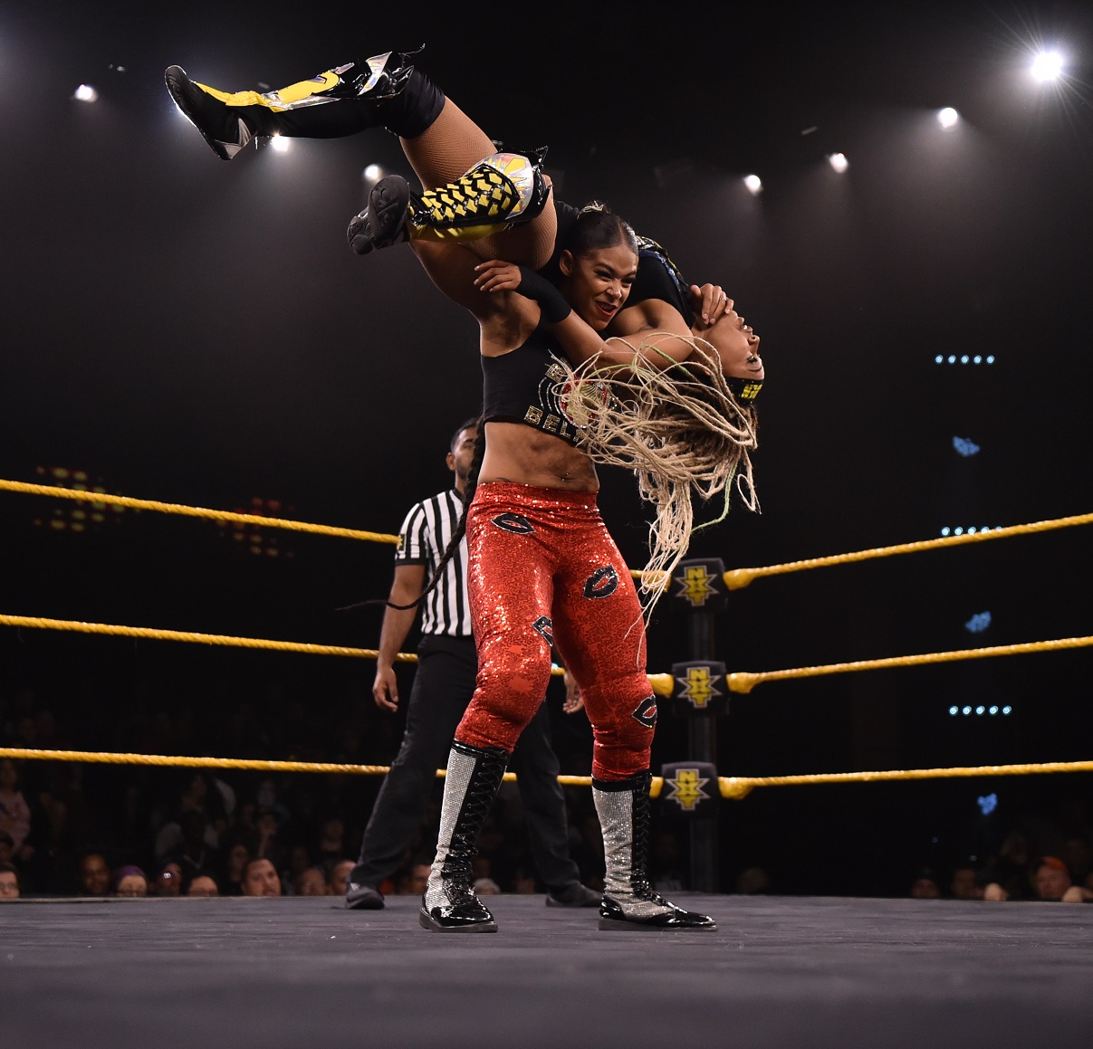 Bianca Belair en NXT al poco de ser descubierta por Mark Henry Bianca Belair en NXT al poco de ser descubierta por Mark Henry