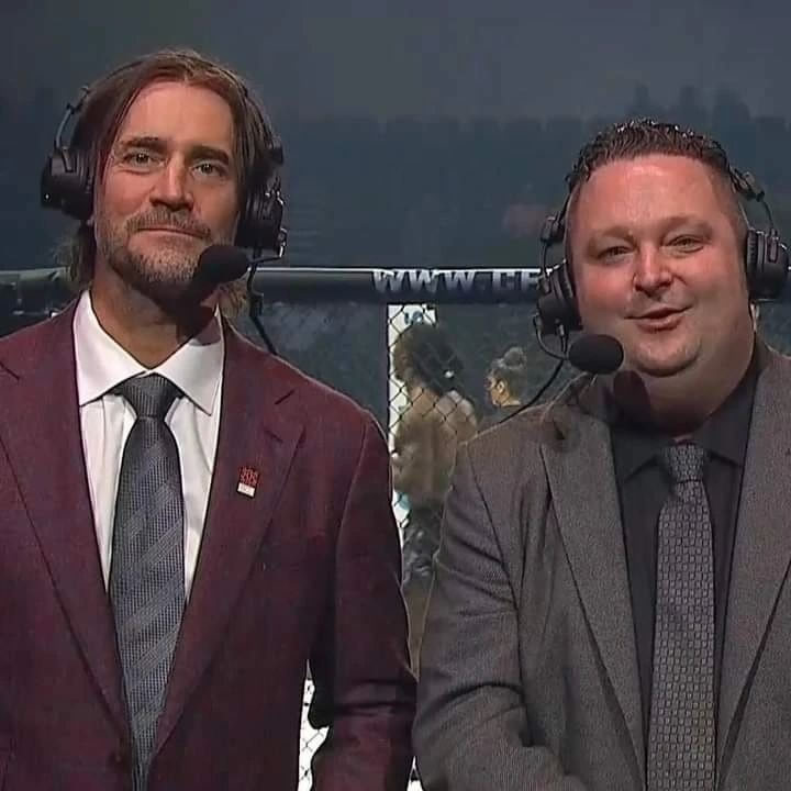 CM Punk comentarista CM Punk comentando MMA en noviembre de 2022