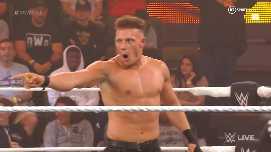 Channing Stacks Lorenzo en NXT 8 de noviembre de 2022 WWE