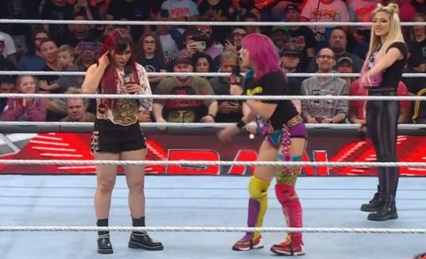 Iyo Sky y Asuka en WWE RAW 7 de noviembre 2022