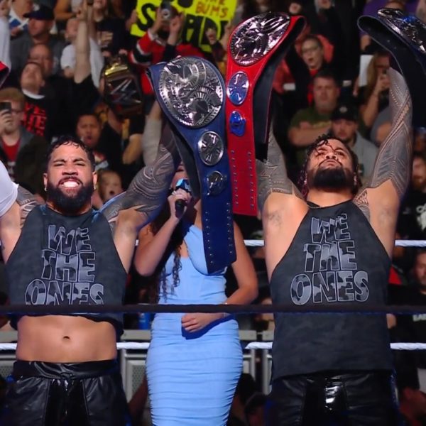 The Usos (Jey Uso y Jimmy Uso) como Campeones Indisputables de Parejas WWE en SmackDown (11 de noviembre de 2022) / WWE The Usos (Jey Uso y Jimmy Uso) como Campeones Indisputables de Parejas WWE en SmackDown (11 de noviembre de 2022) / WWE