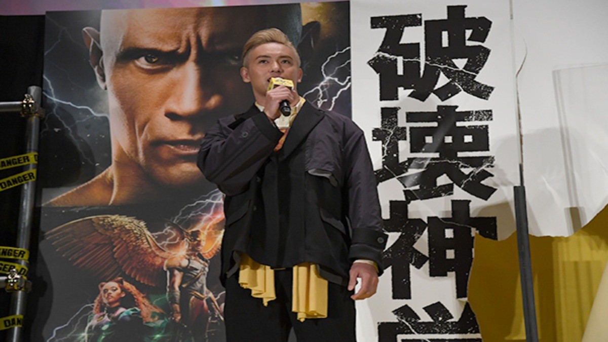 Okada en la presentacion de Black Adam en Japon