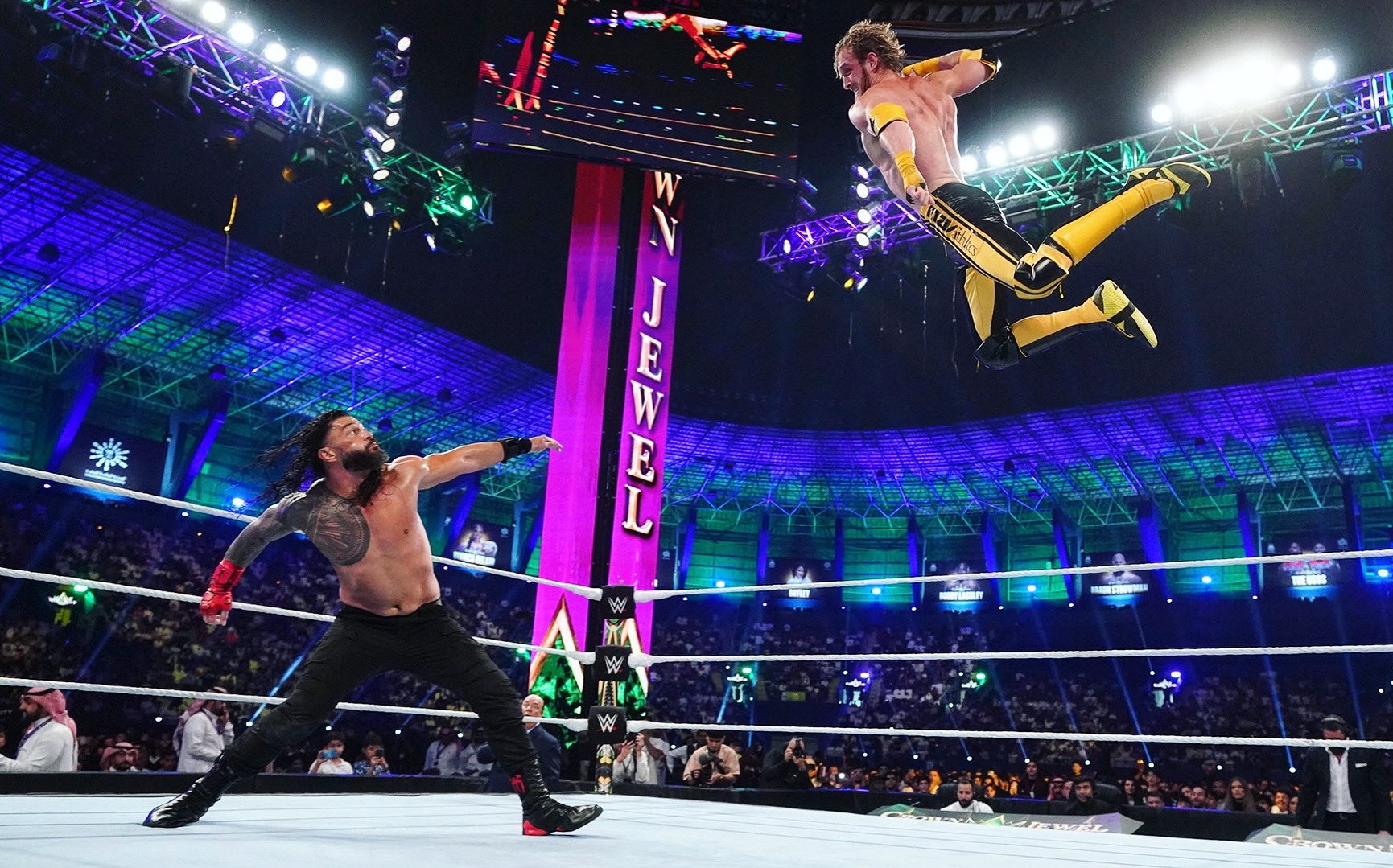 Roman Reigns vs Logan Paul Crown Jewel 2022 Roman Reigns vs Logan Paul Crown Jewel 2022