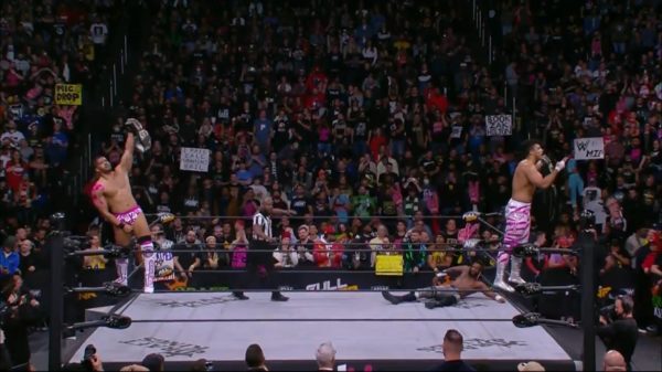 The Acclaimed (Anthony Bowens y Max Caster) como Campeones Mundiales de Parejas AEW en Full Gear 2022 Britt Baker Rebel / AEW