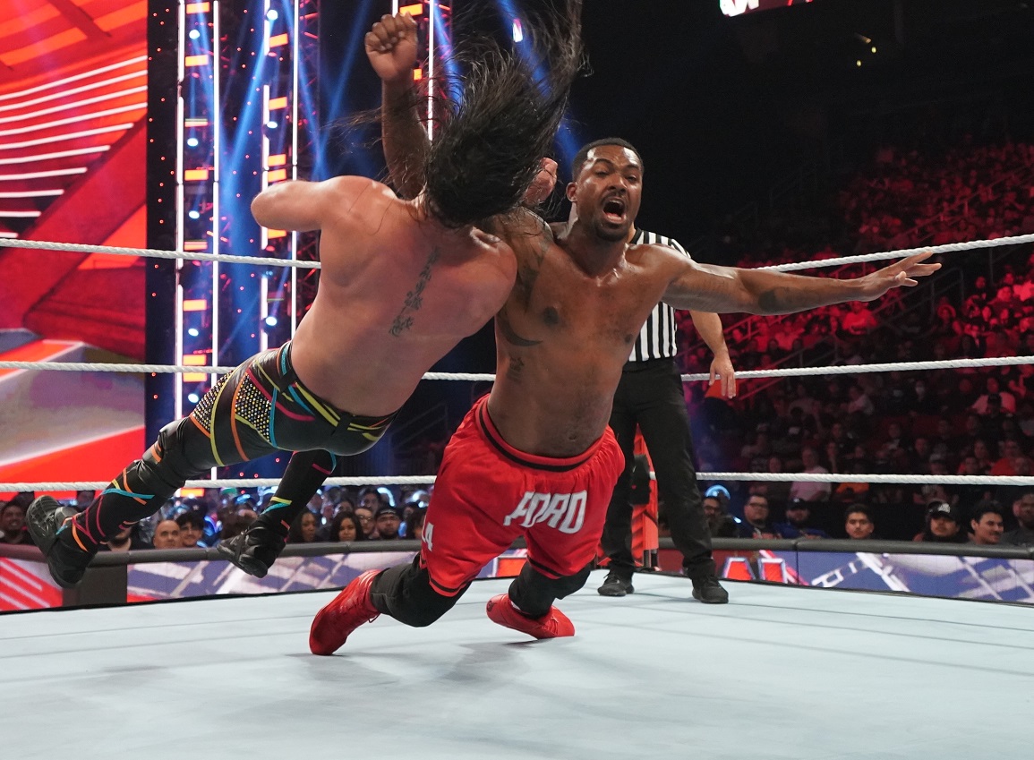 Ford golpea a Rollins Ford golpea a Rollins