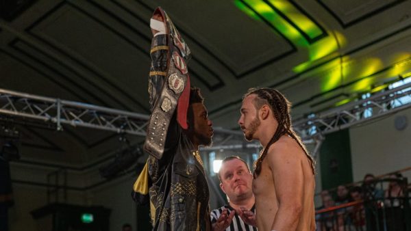Michael Oku y Connor Mills en RevPro Revolution Pro Wrestling Michael Oku y Connor Mills en RevPro Revolution Pro Wrestling