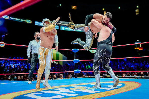 Mistico Rocky Romero y Averno