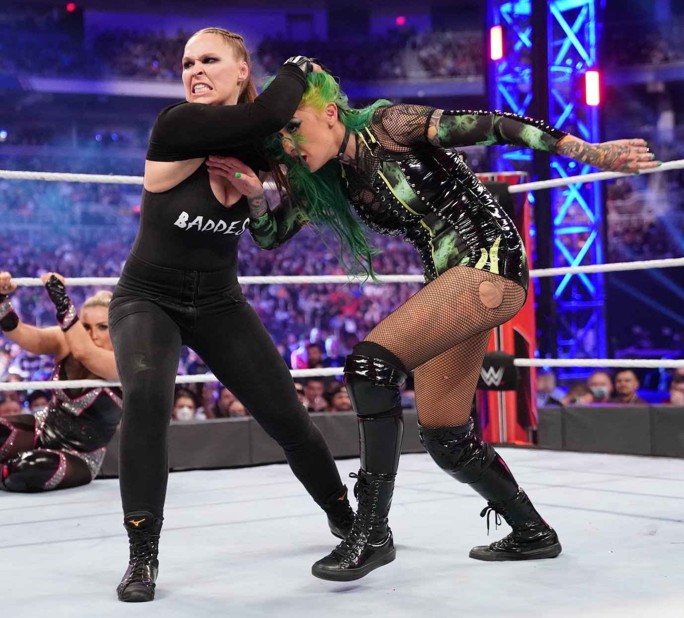 Ronda Rousey eliminando a Shotzi el pasado ano