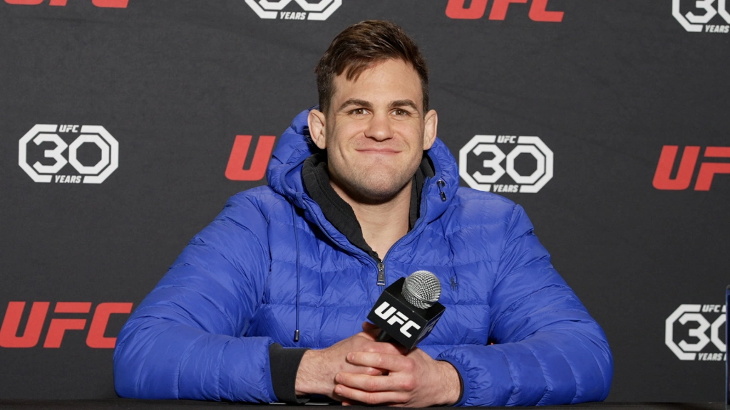 jordan-wright-feliz-en-el-peso-semicompleto-superluchas