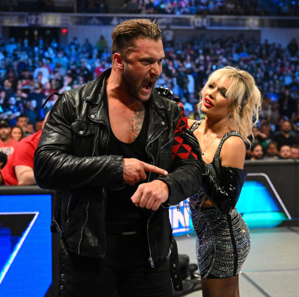 Scarlett calma a Karrion Kross