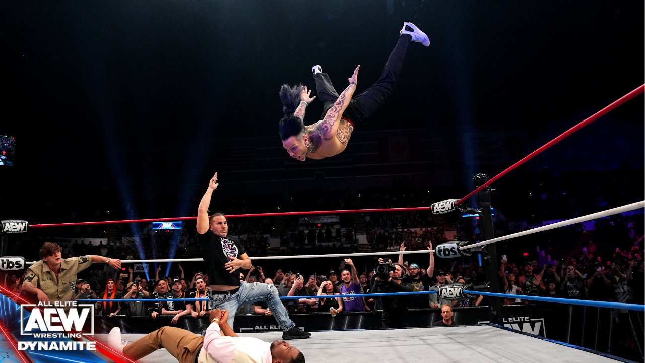 Jeff Hardy vuelve a AEW salvando a Matt Hardy Isaiah Kassidy y Hook de The Firm Jeff Hardy vuelve a AEW salvando a Matt Hardy Isaiah Kassidy y Hook de The Firm