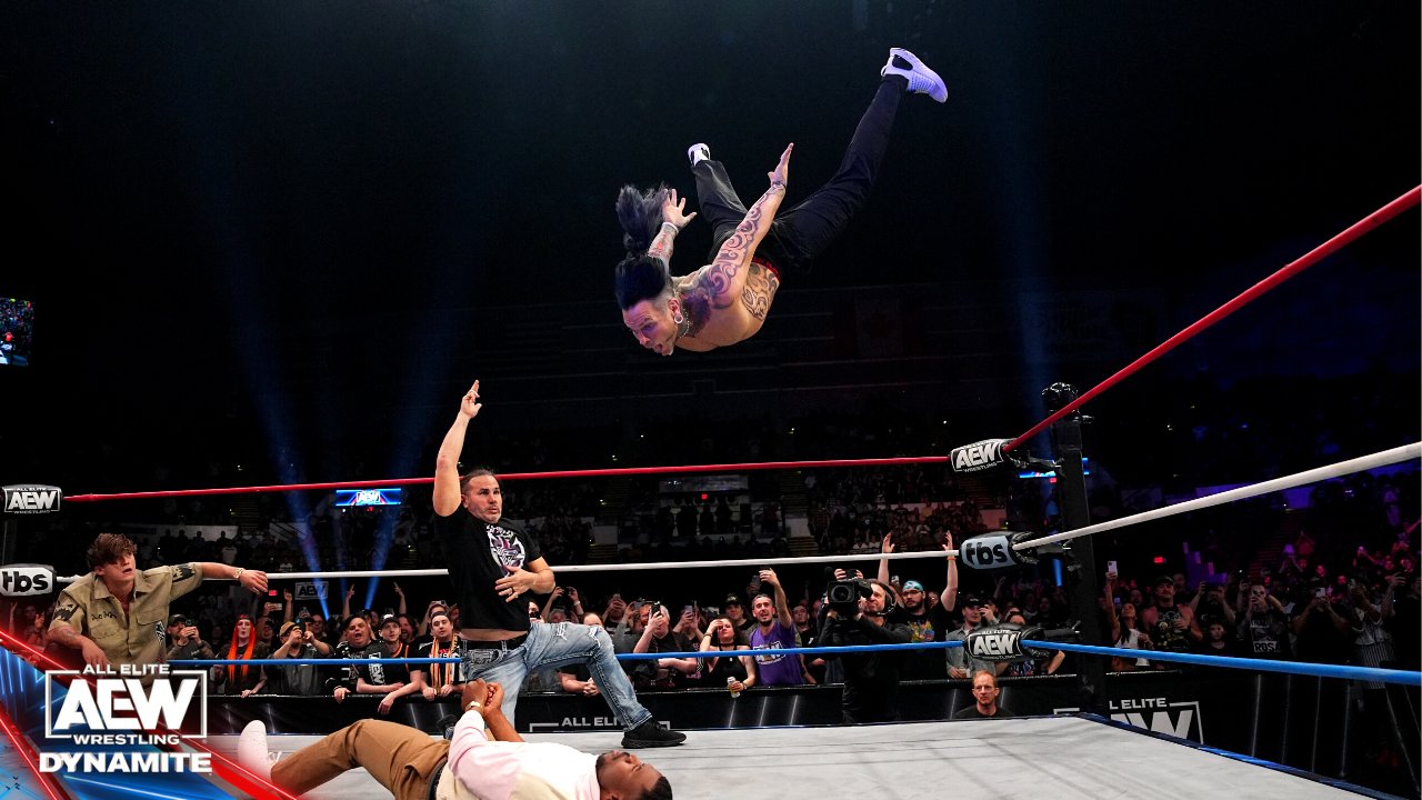 Jeff Hardy vuelve a AEW salvando a Matt Hardy Isaiah Kassidy y Hook de The Firm