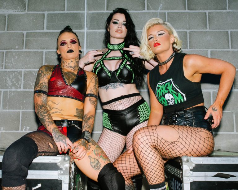 Ruby Soho Saraya y Toni Storm en AEW