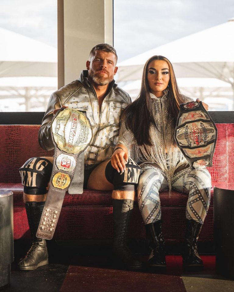 Steve Maclin Campeon Mundial Impact y Deonna Purrazzo Campeona Mundial Knockouts