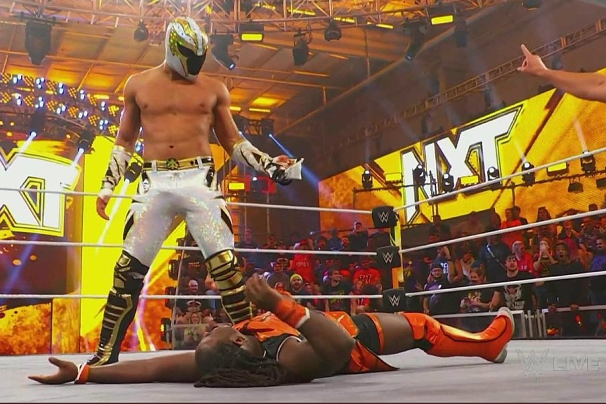 Axiom derrotó a Scrypts y le arrancó la máscara – Superluchas