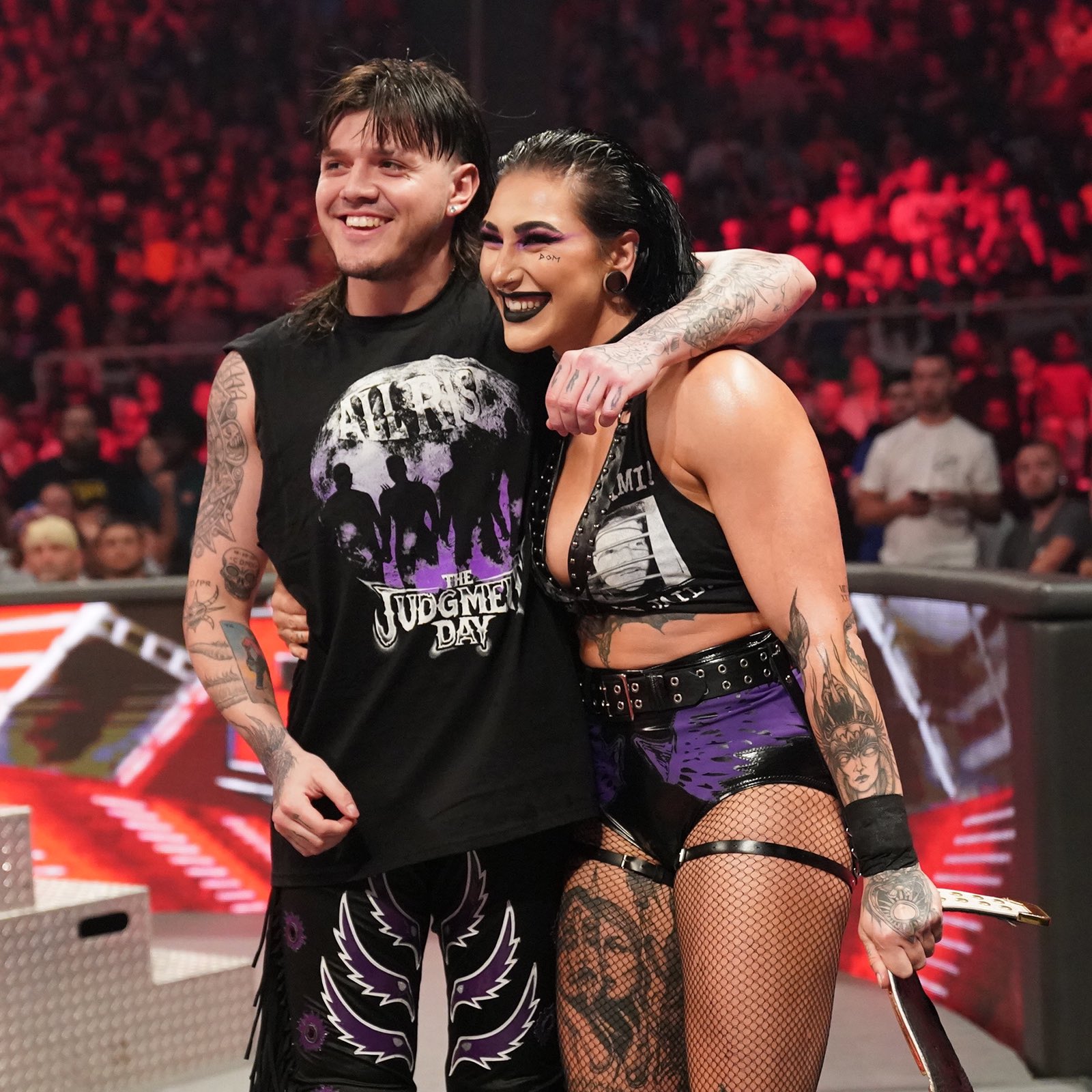 Dominik Mysterio y Rhea Ripley en WWE Raw Dominik Mysterio y Rhea Ripley en WWE Raw