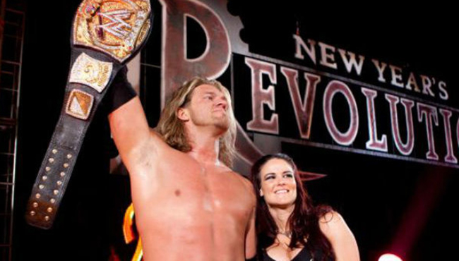 Edge festeja junto a Lita ganar el Campeonato WWE por primera vez en su carrera en el PPV New Year's Revolution 2006 (08/01/2006) / WWE Edge festeja junto a Lita ganar el Campeonato WWE por primera vez en su carrera en el PPV New Year's Revolution 2006 (08/01/2006) / WWE