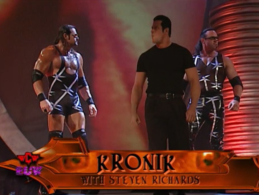 KroniK con Stevie Richards en WWE Unforgiven 2001