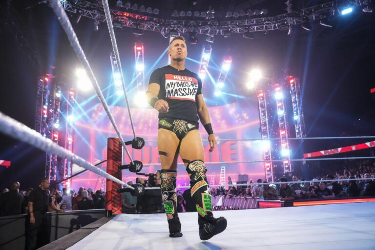 The Miz entrando en WWE Raw