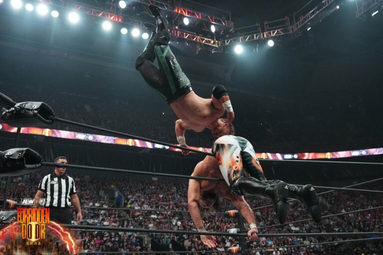 Will Ospreay vuela en un Shooting Star Press sobre Kenny Omega en Forbidden Door