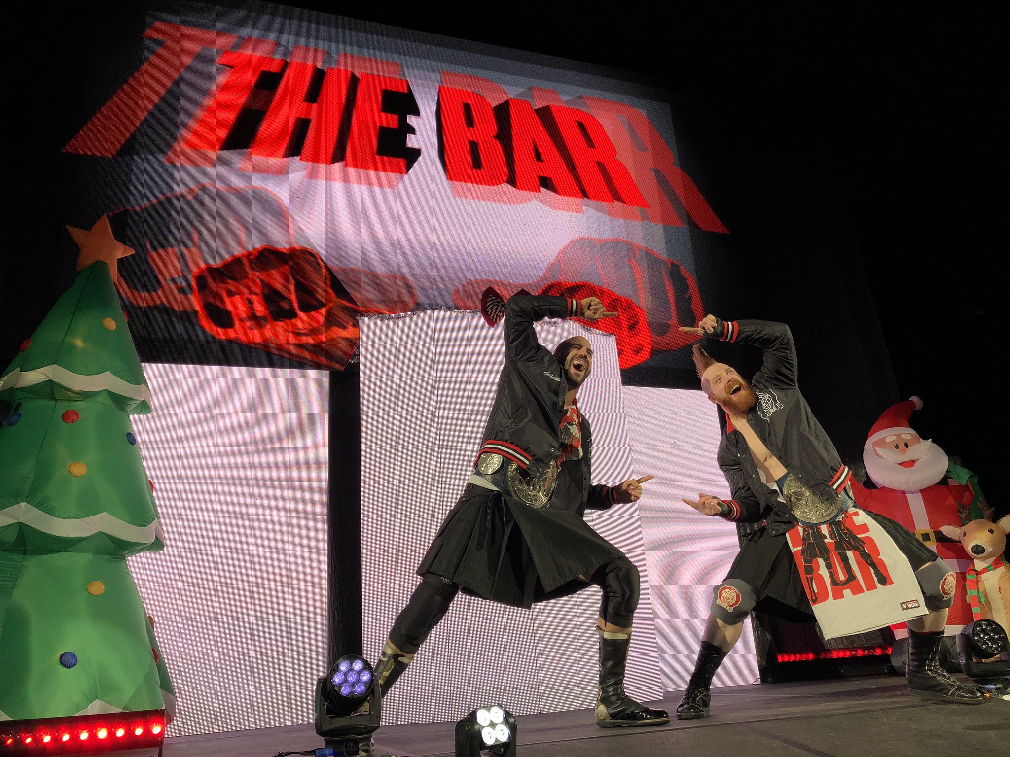 Sheamus y Cesaro The Bar como Campeones de Parejas de SmackDown