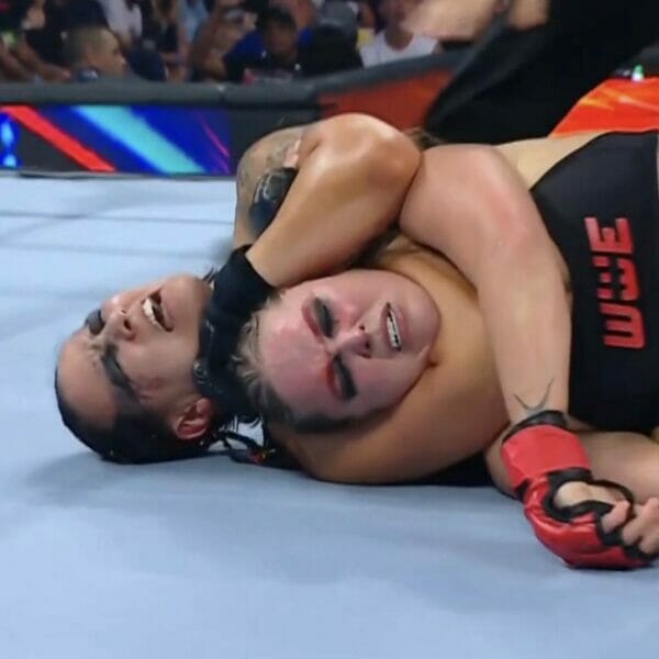 Pelea por el título de peso gallo femenino de UFC con Ronda Rousey.