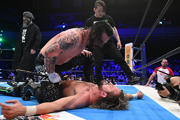 David Finlay y El Phantasmo con el resto del Bullet Club en NJPW - NJPW