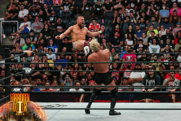 Luchadores en el ring.