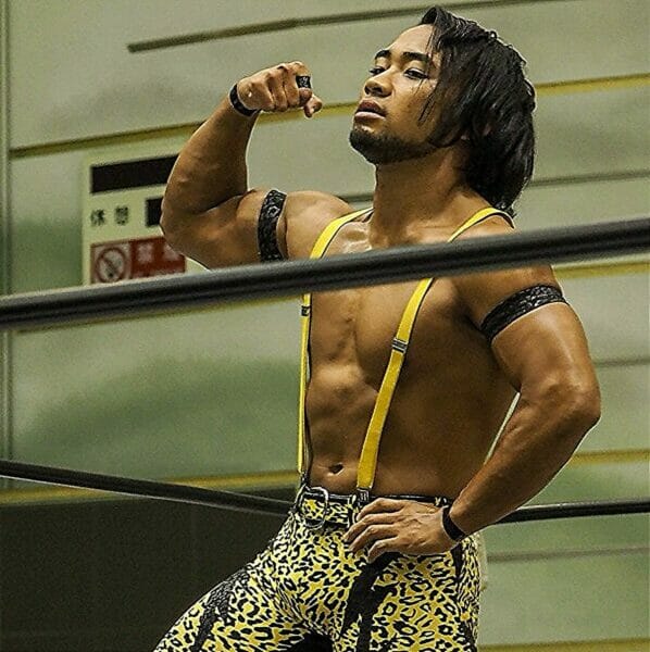 Un luchador posa durante el combate de Cuartos de Final "King of Gate 2023" en el ring de lucha de Dragon Gate.