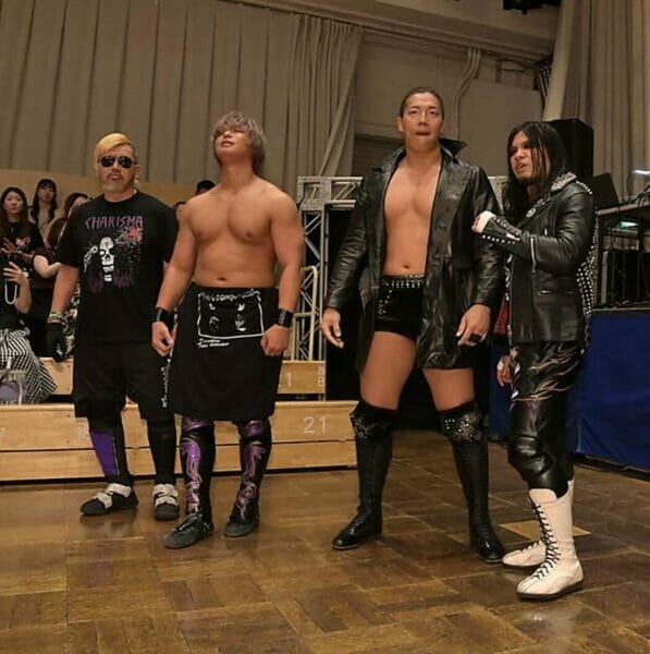 Los luchadores de Tokio Takeshita y Sasaki forman una alianza extraordinaria.