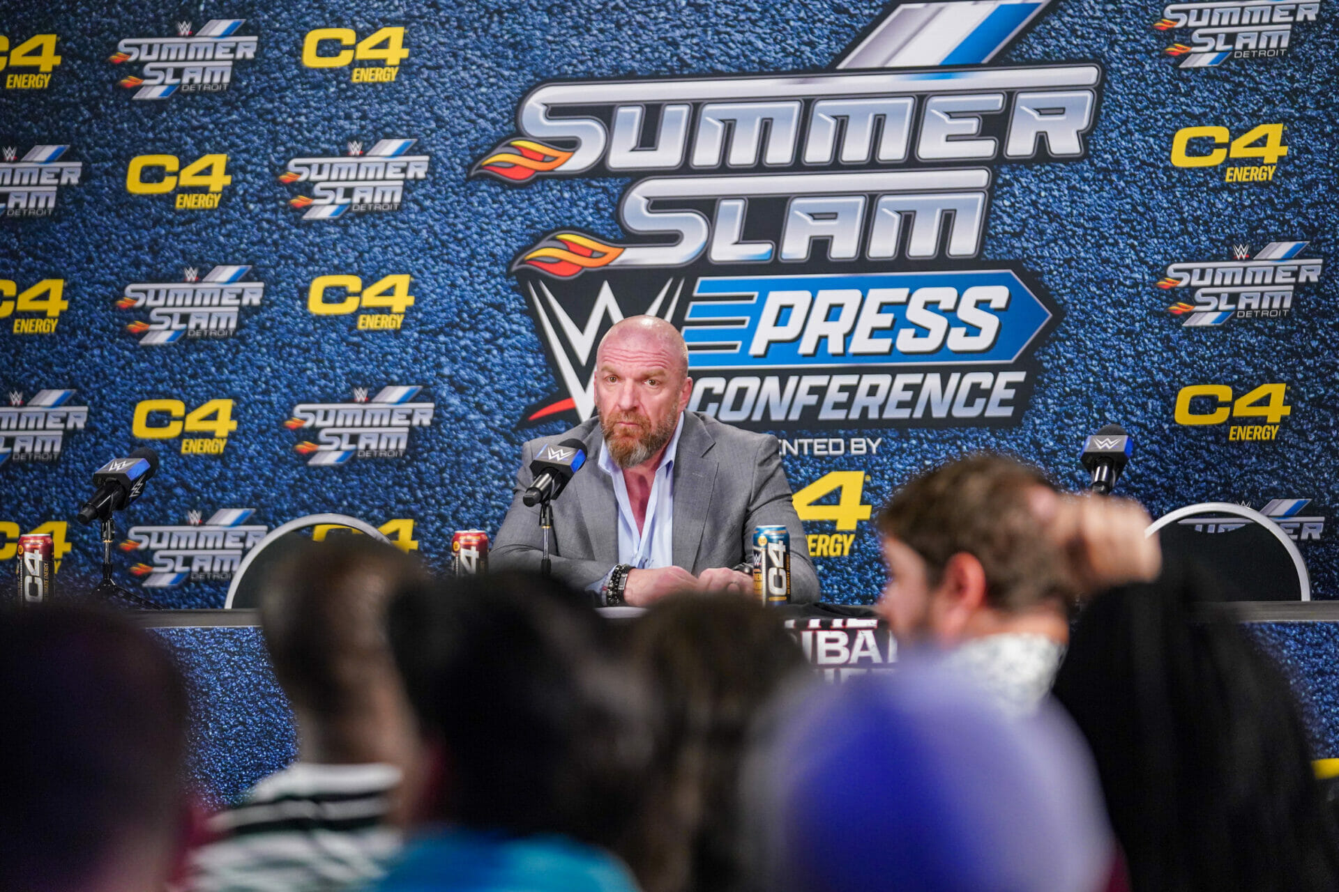 Triple H durante la rueda de prensa posterior a SummerSlam.