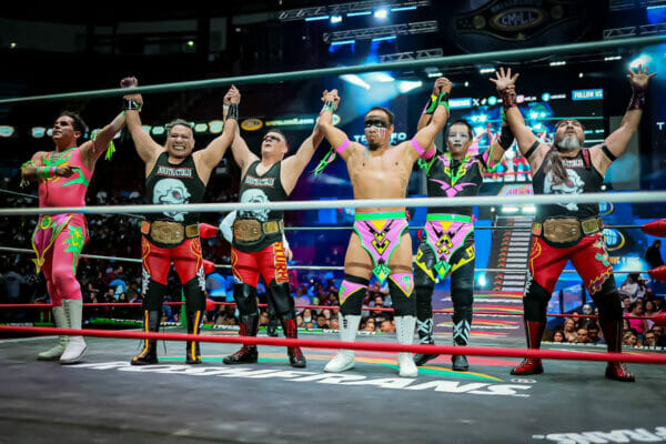 Superluchas - Luchadores, CMLL: Los Indestructibles, manos levantadas.