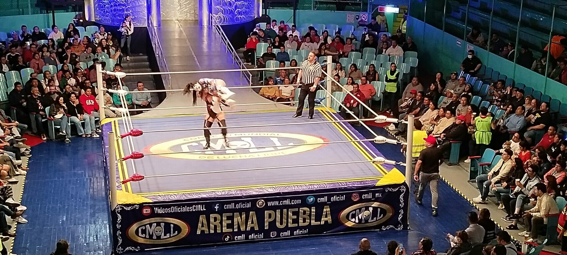 Superluchas - Leyendas en acción es un combate de lucha que se desarrolla en una gran arena.