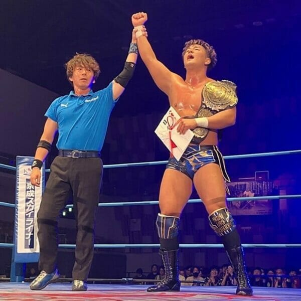 Aoyagi domina el ring de lucha libre.