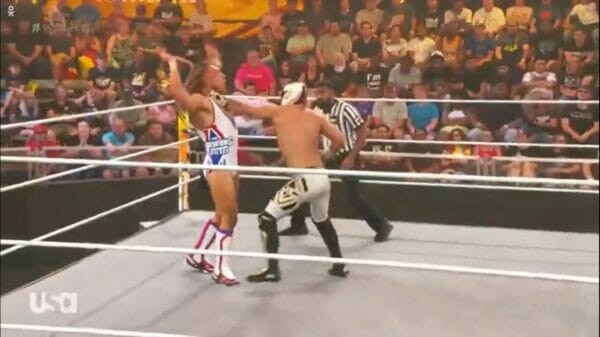 Combate de lucha libre con árbitro en WWE NXT del 5 de septiembre de 2023.