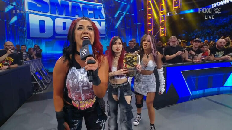 Superluchas - Las luchadoras Charlotte y Asuka desafían a Iyo Sky por el campeonato femenino en Fastlane.