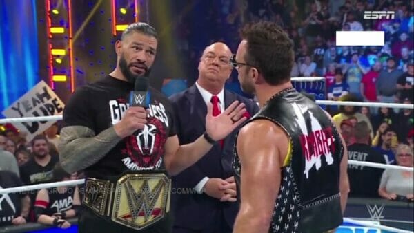 Superluchas - Luchadores en un ring de lucha libre.