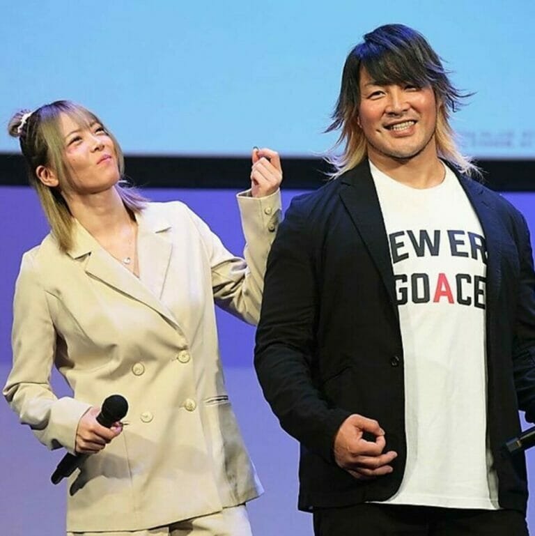 Superluchas - Ace e Icon parados uno al lado del otro en "Historic X-Over 2".