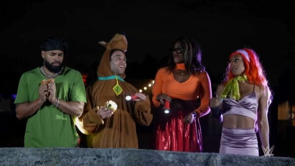 Superluchas - Un grupo de personas disfrazadas, mostrando lo mejor y lo peor de WWE NXT el 31 de octubre de 2023.