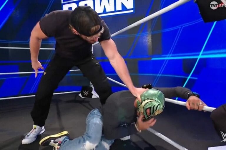 Superluchas - Carlito y Santos Escobar se enfrentaron a Street Profits en un emocionante combate de lucha libre en el ring.