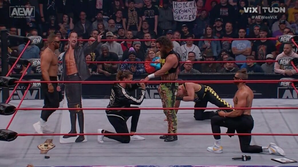 Superluchas - Un grupo de luchadores en un ring de lucha libre.