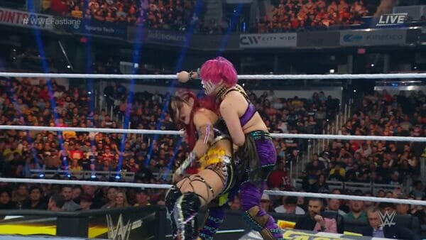 Superluchas - Luchadoras en un ring de lucha libre en AEW COLLISION.