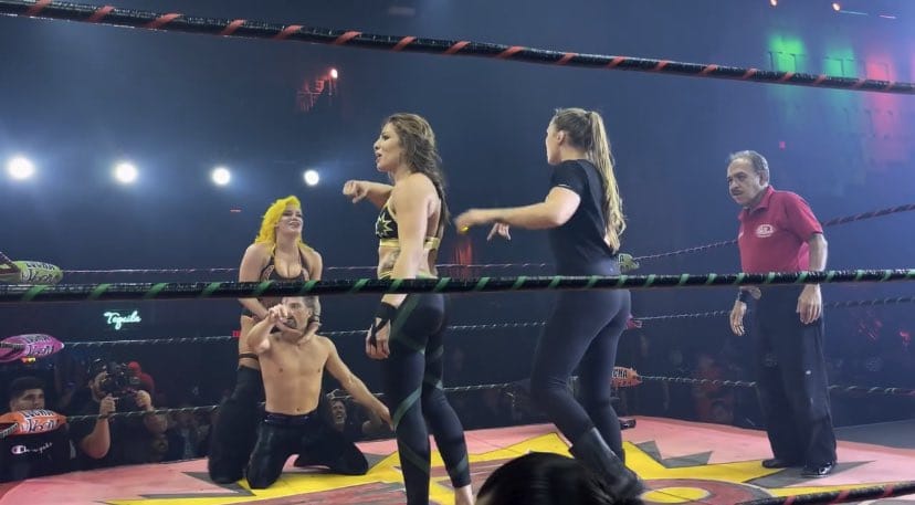 Superluchas - Ronda Rousey regresa al ring en un evento independiente, presentando a un grupo de mujeres luchando.