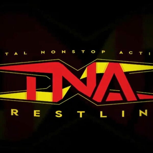 Superluchas - El logo de dna wrestling sobre un fondo negro, con El retorno de TNA y Scott D'Amore.