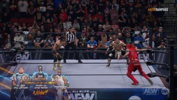 Superluchas - Luchadores de la WWE actuando en un ring rodeados de una multitud entusiasta durante el emocionante evento de WWE SMACKDOWN el 3 de noviembre de 2023.