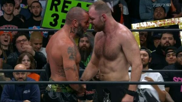 Superluchas - En el AEW Continental Classic, los luchadores Jon Moxley y Mark Briscoe están uno al lado del otro en el ring.