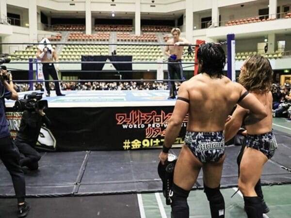 Superluchas - Un grupo de luchadores compiten en la NJPW “Super Jr. Tag League 2023” durante los Días 4 y 5 en un ring de lucha libre.