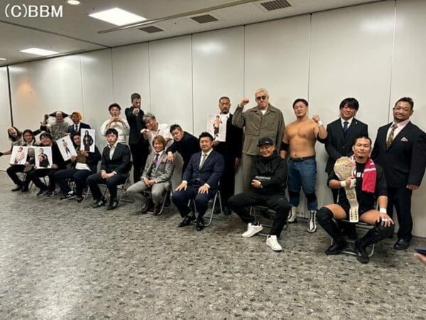 Superluchas - Un grupo de personas posando para una fotografía en el torneo Dream Slot.