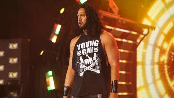 Superluchas - Hikuleo, un luchador de cabello largo, revela sobre el escenario la verdad sobre su posible unión a WWE.
